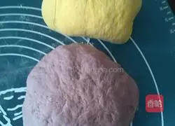 Illustration of how to make pumpkin and purple sweet potato cake 3