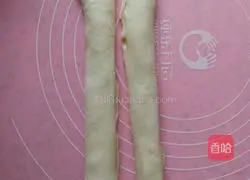 Illustration of how to make salt and pepper flower rolls 9