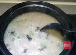 Illustration of how to make preserved egg and lean meat porridge 16