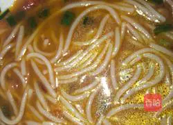 Yunnan Cross-Bridge Rice Noodles Illustration 1