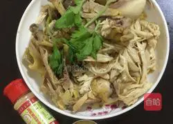 Illustration of how to cook salt-baked chicken in rice cooker 7