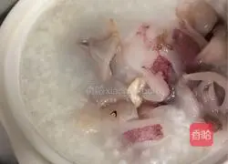Illustration of how to make fresh squid and lean meat porridge 5