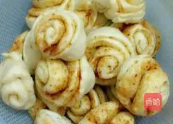 Illustration of how to make spicy flower rolls 12