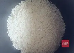 Illustration of how to make bacon and sausage clay pot rice 2