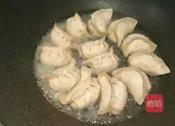 Illustration of how to make pot stickers 8