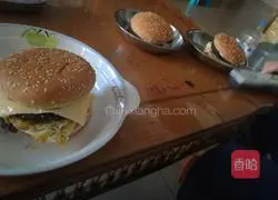 Illustration of homemade thickened steak burgers 3