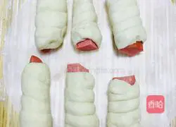 Illustration of how to make garlic sausage rolls 5