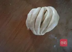 Illustration of how to make carrot pink flower rolls 8