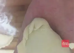 Illustration of how to make leek and egg boxes 4