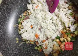 Illustration of how to make shrimp baked rice 7