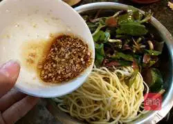 Illustration of how to make cold noodles 9