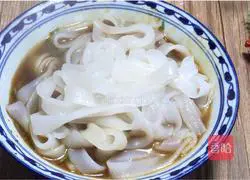 Illustration of home-style beef rice noodles 7