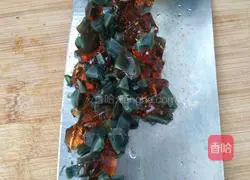 Illustration of how to make preserved egg and lean meat porridge 2