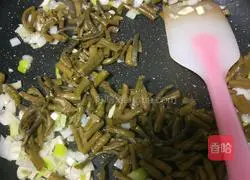 Illustration of braised rice with sour beans and bacon 7