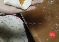 Illustration of how to make meat buns with flower rolls and wheat ear flower buns 11