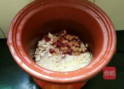 Illustration of how to make rice, yam and red date porridge 5