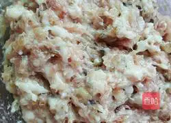 Illustration of how to make instant noodles burger 3