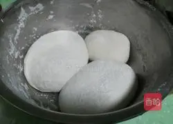 Illustration of how to make chive rolls 1