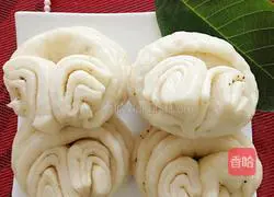 Illustration of how to make salt and pepper rolls 12