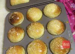 Illustration of how to make mini hamburgers 11