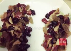 Illustration of how to make cranberry, red dates, raisins and brown sugar cake 2