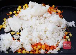 Illustration of how to make luncheon meat rice balls 7