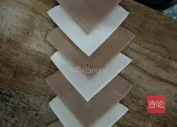 Illustration of how to make petal flower rolls 6