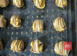 Illustration of how to make bean paste and pumpkin rolls 8