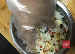 Illustration of how to make Korean rice balls 5