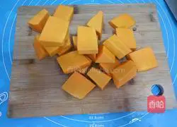 Illustration of how to make pumpkin and red date hair cake 1