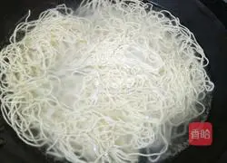 Illustration of how to make Sichuan cold noodles 2