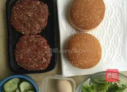 Illustration of how to make beef and egg hamburger 5