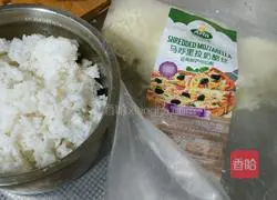 Illustration of how to make shrimp and cheese colorful baked rice 3