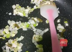 Illustration of how to make braised rice with pickled beans and bacon 6