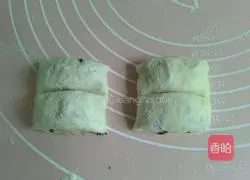 Illustration of how to make pepper leaf rolls 8