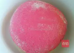 Illustration of how to make rose rolls 1