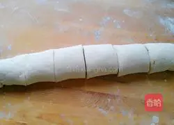 Illustration of how to make sesame sauce and milk-flavored flower rolls 16