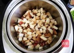 Illustration of how to make braised rice with king oyster mushroom and sausage 8