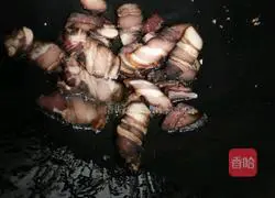 Illustration of how to make fried rice noodles with bacon 3