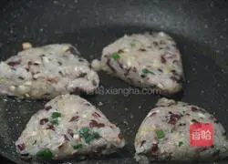 Illustration of how to make fried potato and multigrain rice balls 9