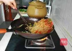 Illustration of how to make spicy fried rice noodles 8