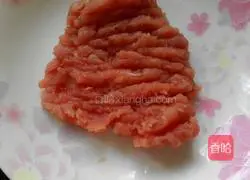  Illustration of how to make homemade cabbage and pork pot stickers 6