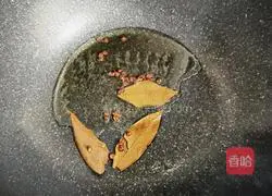 Illustration of how to make rice noodles with mushroom and soybean sauce 5