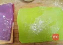 Illustration of how to make colorful large flower rolls 3