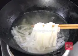 Illustration of home-style beef rice noodles 6