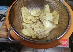 Potato Chips, Hamburger and Garden Salad Recipe Illustration 4