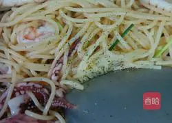 Illustration of how to make seafood pasta 10