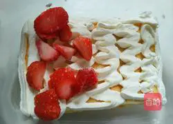 Strawberry Box Cake Recipe Illustration 5