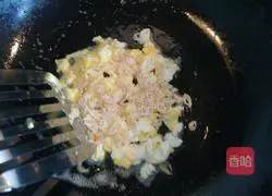 Illustration of how to make vegetarian three-fresh pot stickers 4