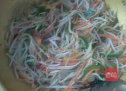 Illustration of how to make braised noodles with mung bean sprouts and eggs 6